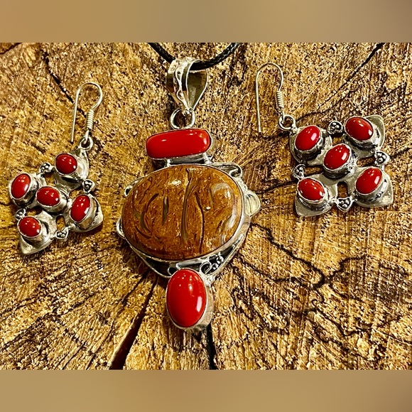 Red Coral & Mariam Calligraphy Stone Pendant & Earrings Set - Picture 8 of 10